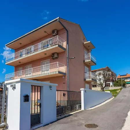 Trossana Apartment *